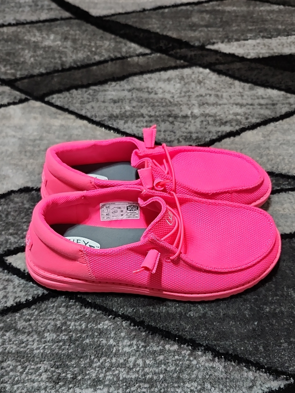 HEY DUDE WENDY FUNK MONO NEON/ELECTRIC PINK SLIP-ON LOAFER SHOES - Picture 4 of 12